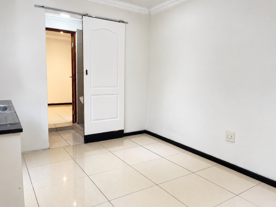 To Let 1 Bedroom Property for Rent in Beacon Bay North Eastern Cape